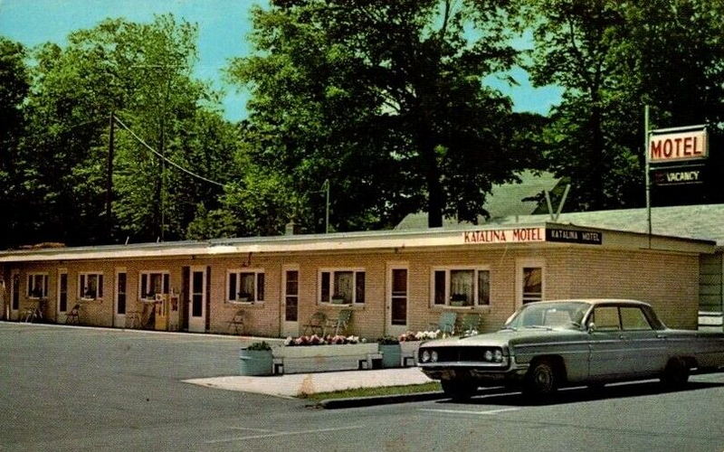 Tinas Katalina (Katalina Motel and Cafe) - Vintage Postcard (newer photo)